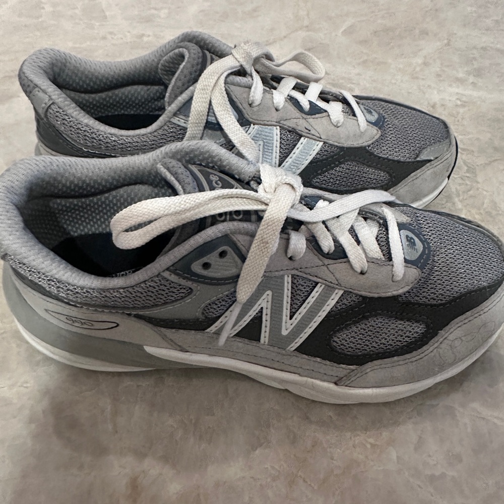 New Balance 990 Kids Sneakers – Size 3 – Unisex Running Shoes VGUC